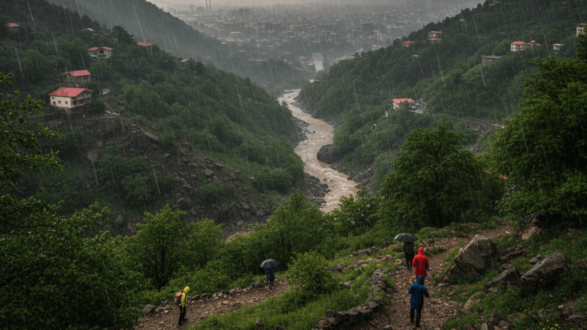 بهترین جاذبه‌های اطراف تهران برای سفر گروهی: راهنمای کامل طبیعت‌گردی، تاریخی و تفریحی 🏕️🚌
